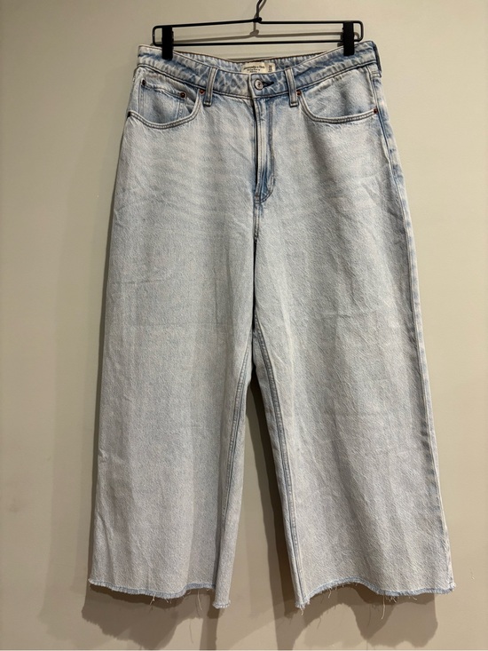 Abercrombie & Fitch Denim - Abercrombie & Fitch Curve Love Crop Wide Leg High Rise Jeans Light Wash 30/10S